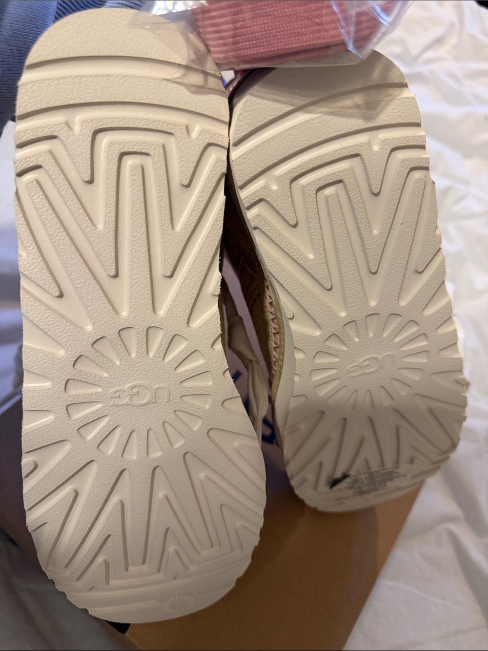 UGG lowmel Meadow Tan Sneakers with Pink Lining and White Laces - Picture 3 of 7